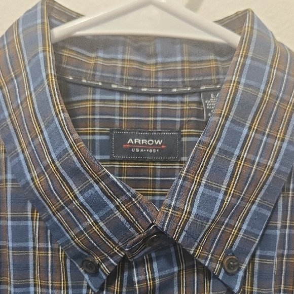 Arrow Men's Navy and White Checkered Shirt - Picture 2 of 3